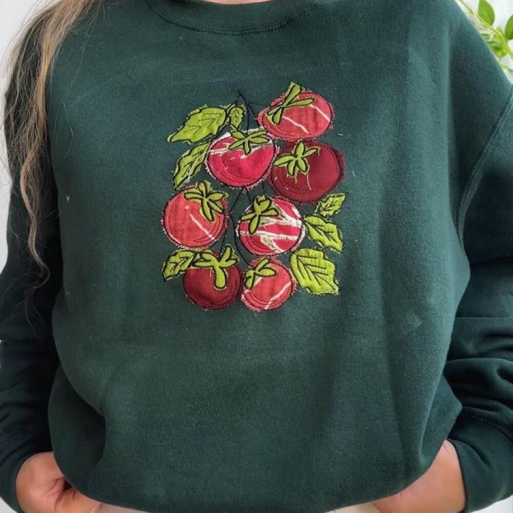 NWT Patchwork Embroidered Tomato Appliqué Forest Green Crewneck Sweatshirt - Picture 4 of 8